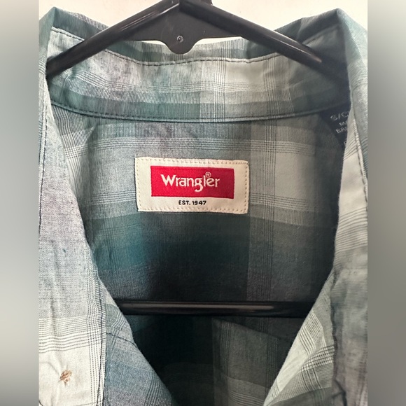 NWOT Men’s Wrangler Plaid Long Sleeve Woven Button Up Shirt - Picture 3 of 8